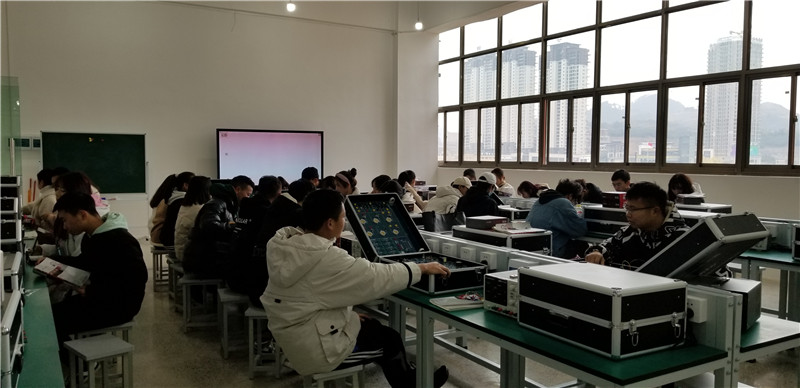 電氣工程系實(shí)訓(xùn)室
