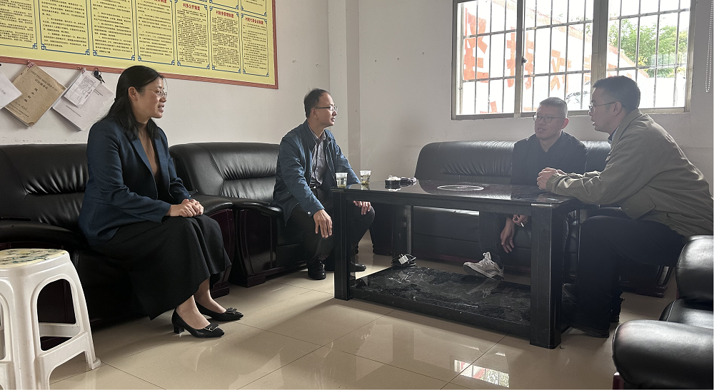 學院副院長曾旭一行赴我院駐村幫扶點普定縣鎮(zhèn)遠村開展實地調(diào)研活動