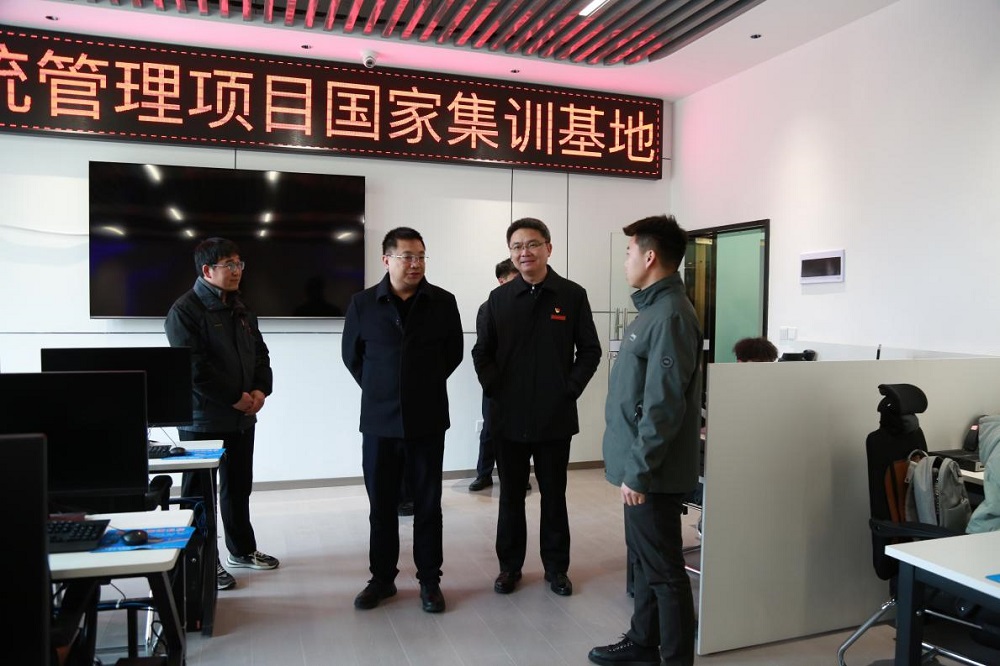 貴安新區(qū)領導蒞臨我院開展畢業(yè)生留筑行動調研及座談工作