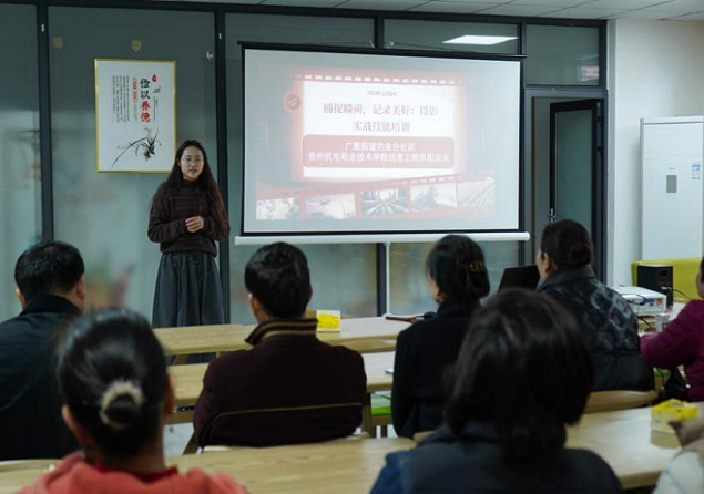 “捕捉瞬間 記錄美好”——信息工程系志愿者走進(jìn)釣魚臺社區(qū)開展志愿服務(wù)活動(dòng)